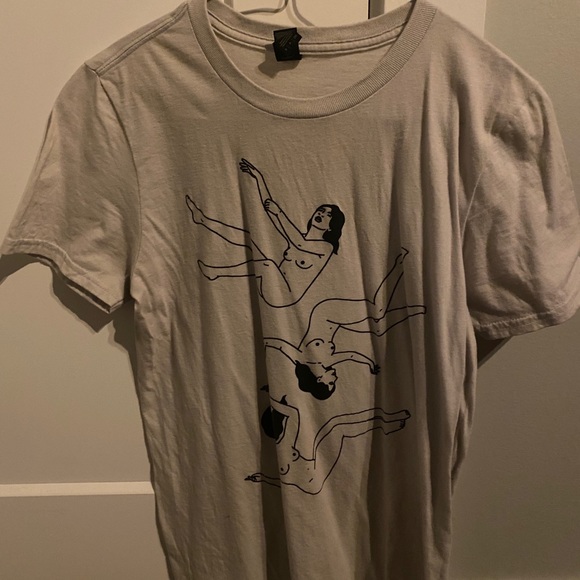 🌬 White Tee Shirt 🌬 - Picture 4 of 5